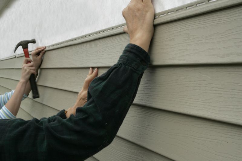 Seam Sealing in Vinyl Siding